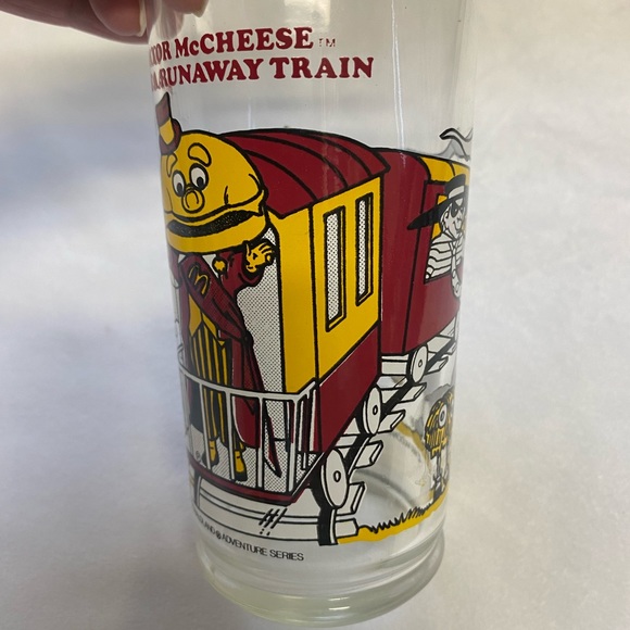 1980 MCDONALDS ADVENTURE SERIES MAYOR MCCHEESE DRINKING GLASS Collectible - Picture 3 of 14